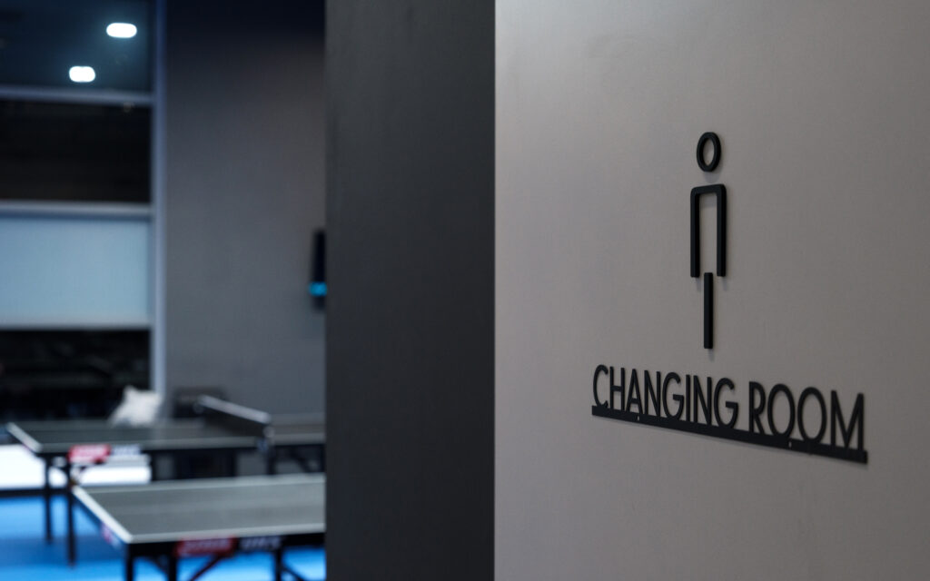 SPINCITY Budapest asztalitenisz terem férfi öltöző bejárat