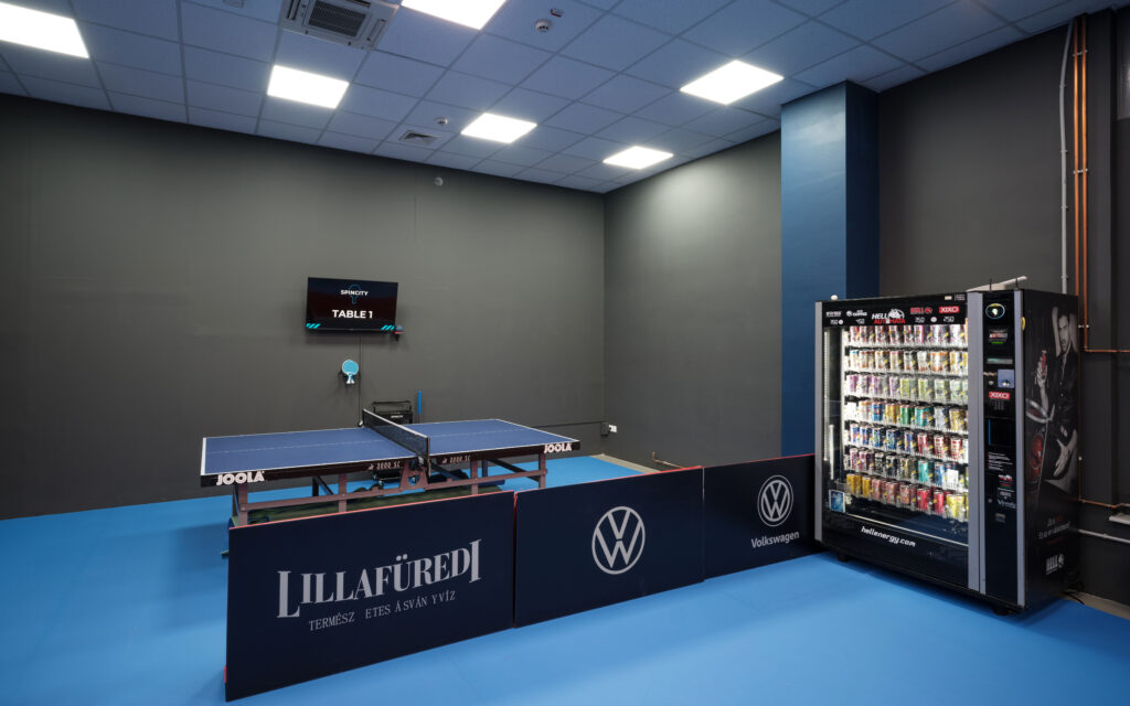 SPINCITY Budapest pingpong terem – Joola asztal ital automatával