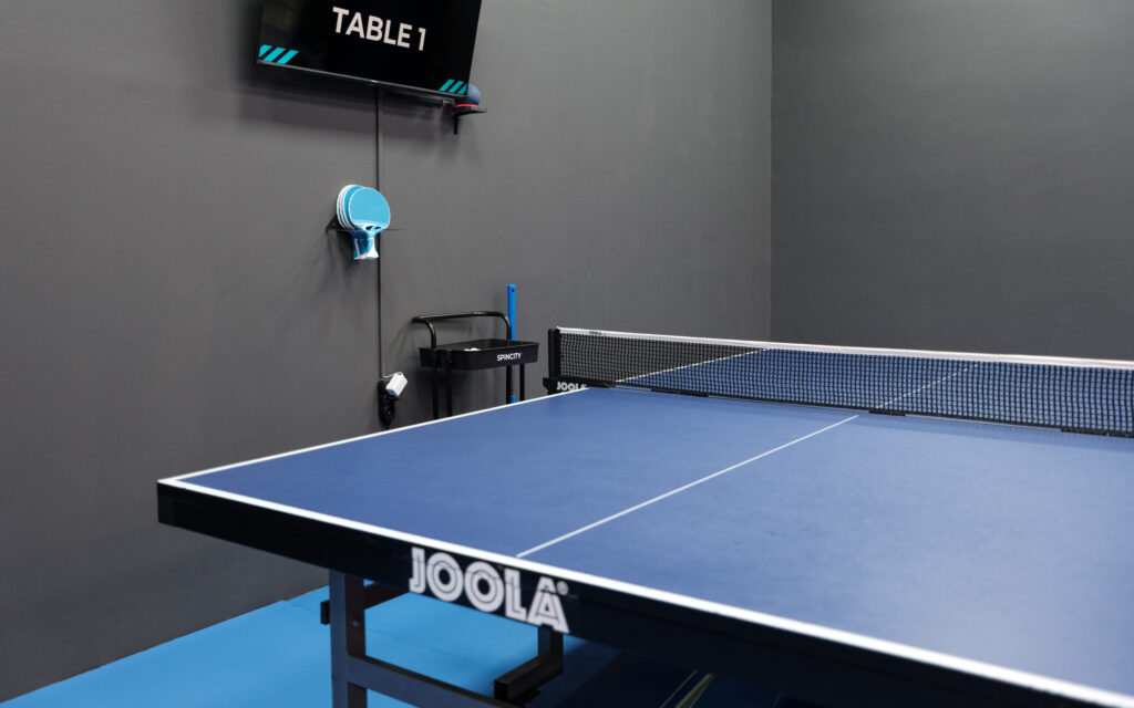 SPINCITY Budapest Joola pingpong asztal közelről – Table 1 képernyővel